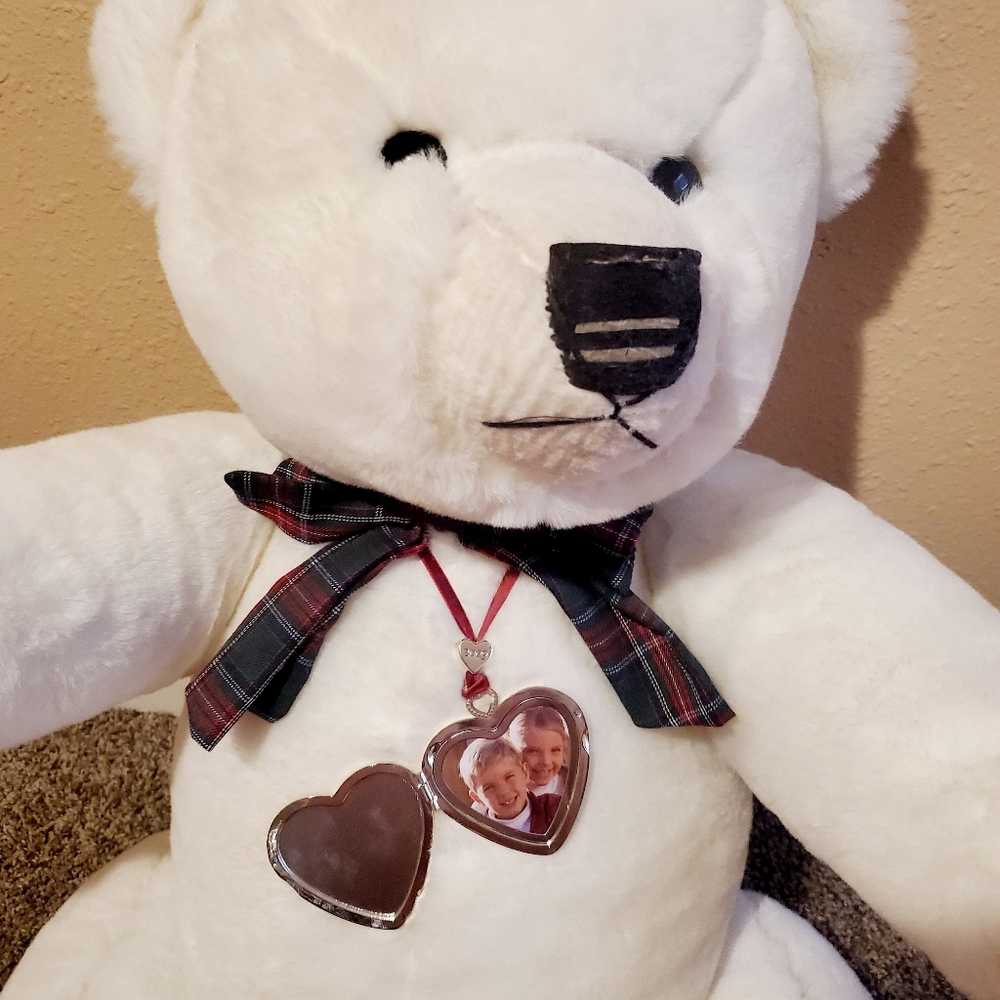 2009 Things Remembered Polar Bear/Teddy Bear with Silver Keepsake Locket
